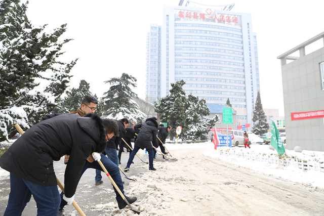 院内铲雪4.jpg