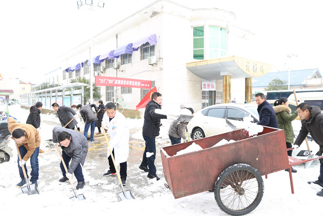 院内铲雪1.jpg