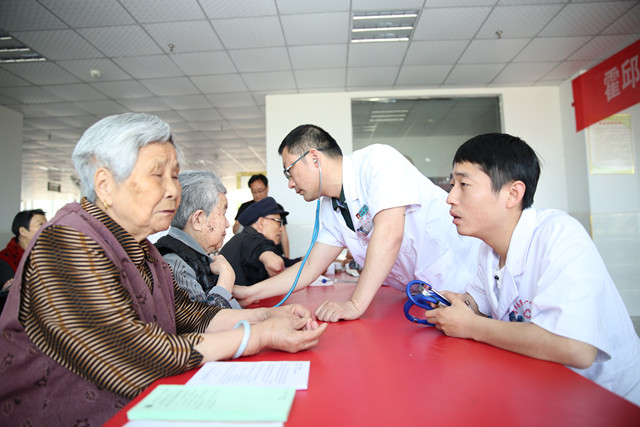 爱心公寓义诊4.jpg