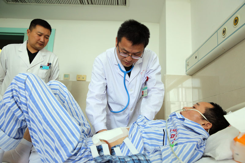 10、东部战区总医院肿瘤外科副主任、副主任医师江涛.jpg