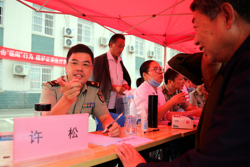 13、东部战区总医院泌尿外科副主任医师许松.jpg
