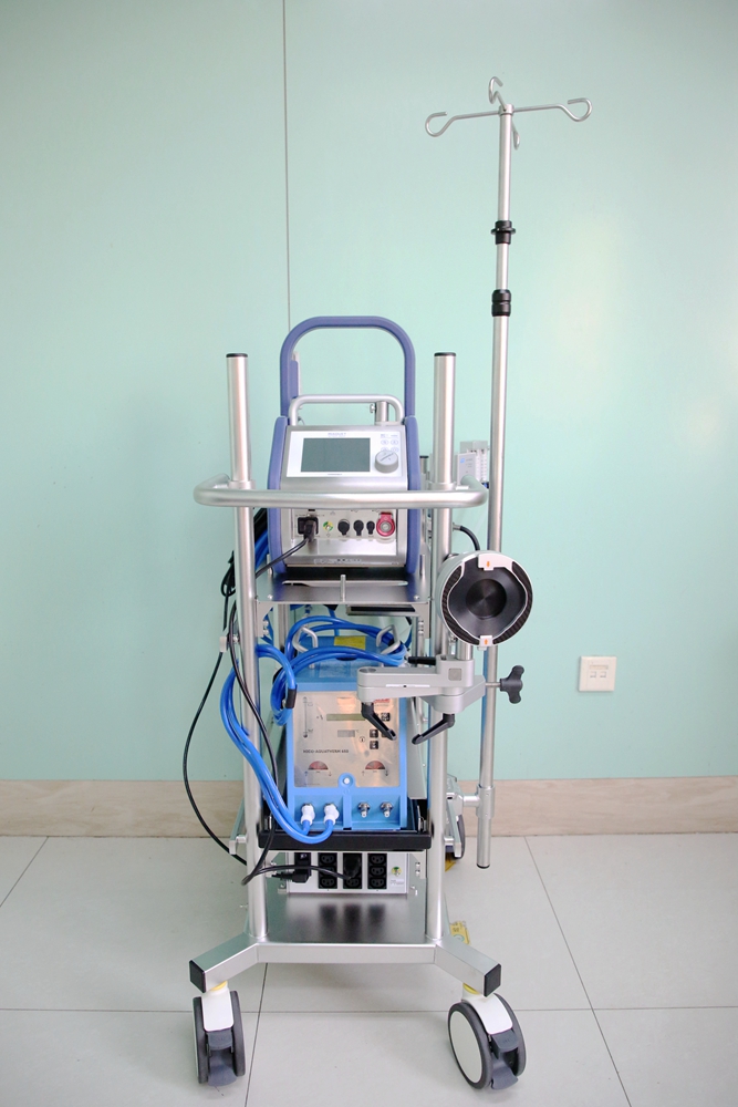 霍邱一院引进国际最新最好品牌ECMO（“人工心肺”）设备.jpg