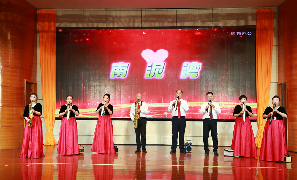4电吹管萨克斯合奏《红歌串烧》副本.jpg