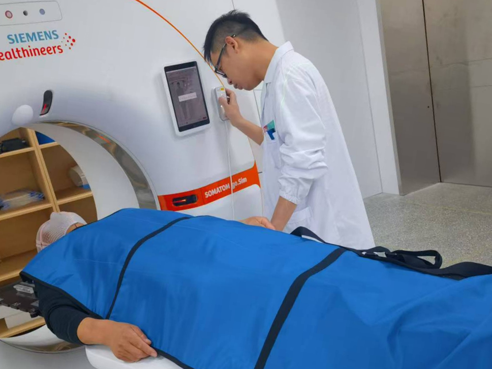 【温情医患】 锦旗背后的温度：霍邱县肿瘤诊疗放疗中心以专业和温情照亮抗癌路