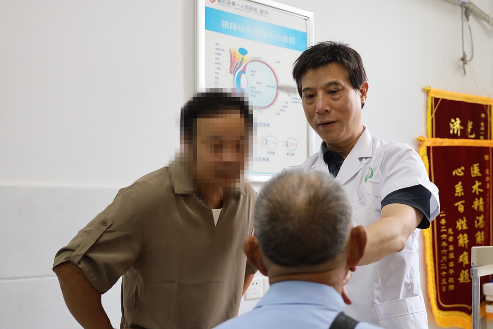 “江淮名医”陶黎明在霍邱县人民医院亲临坐诊 县域群众家门口可享省级眼科专家诊疗服务
